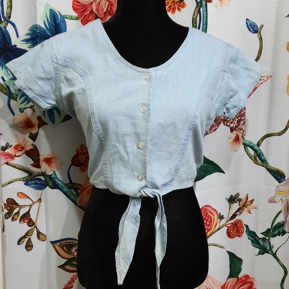 ~{Retro}~ Vintage 90's chambray tie up crop top.